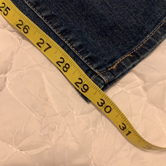 Levi pull on Jeans - Picture 7 of 9